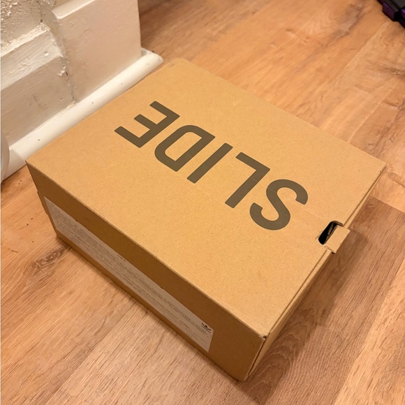 Yeezy slides - Picture 4 of 5